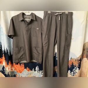 Figs Men’s Scrub Set Graphite Large Camo Detail